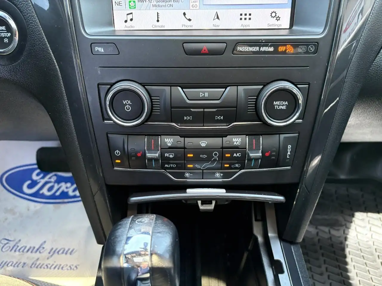 Ford Explorer снимка Ford Explorer