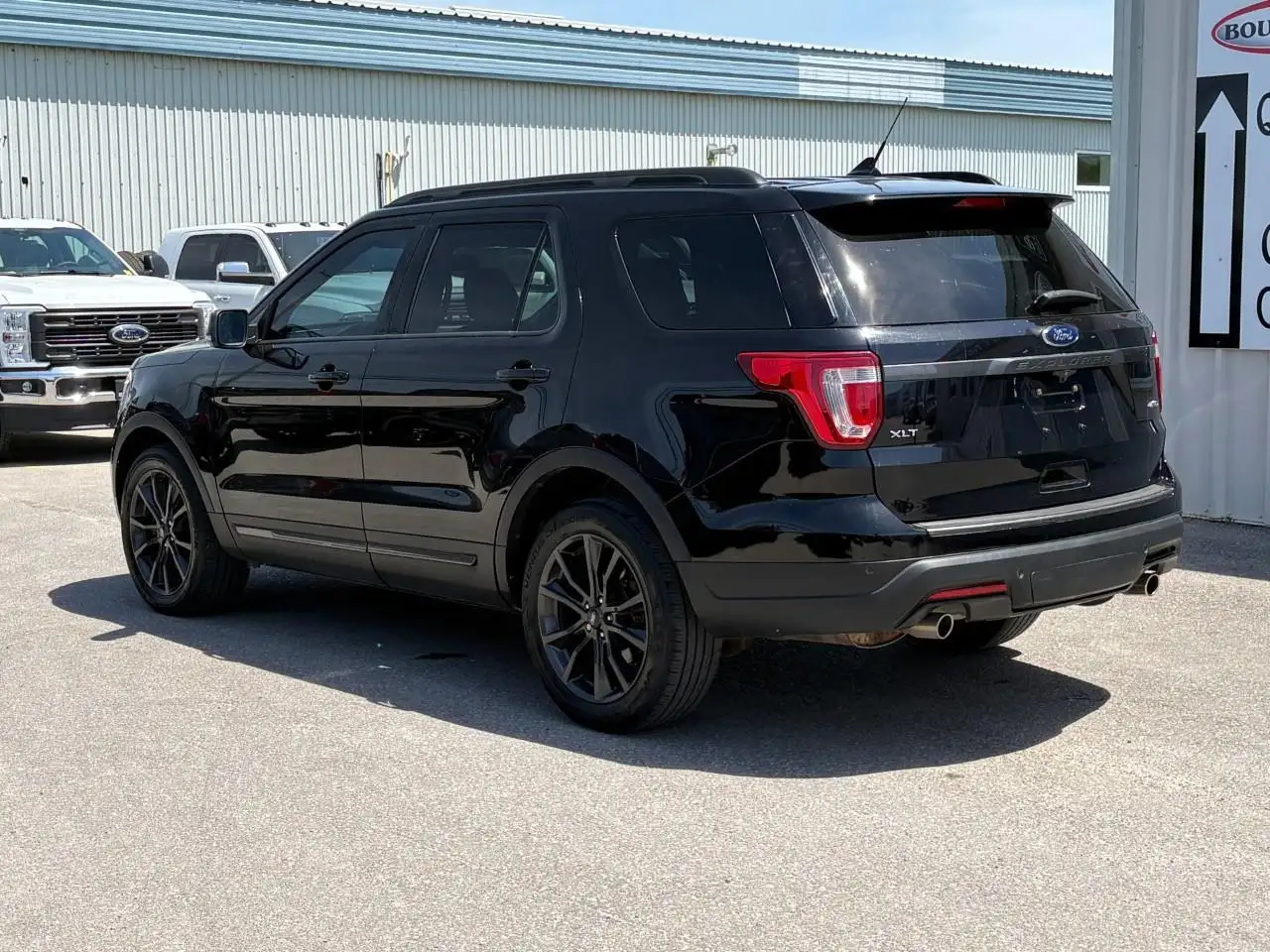 Ford Explorer снимка Ford Explorer