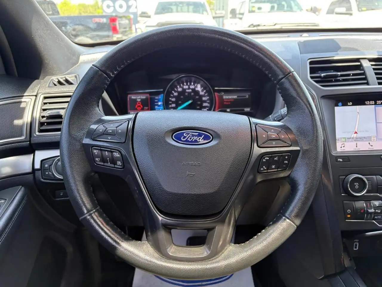 Ford Explorer снимка Ford Explorer