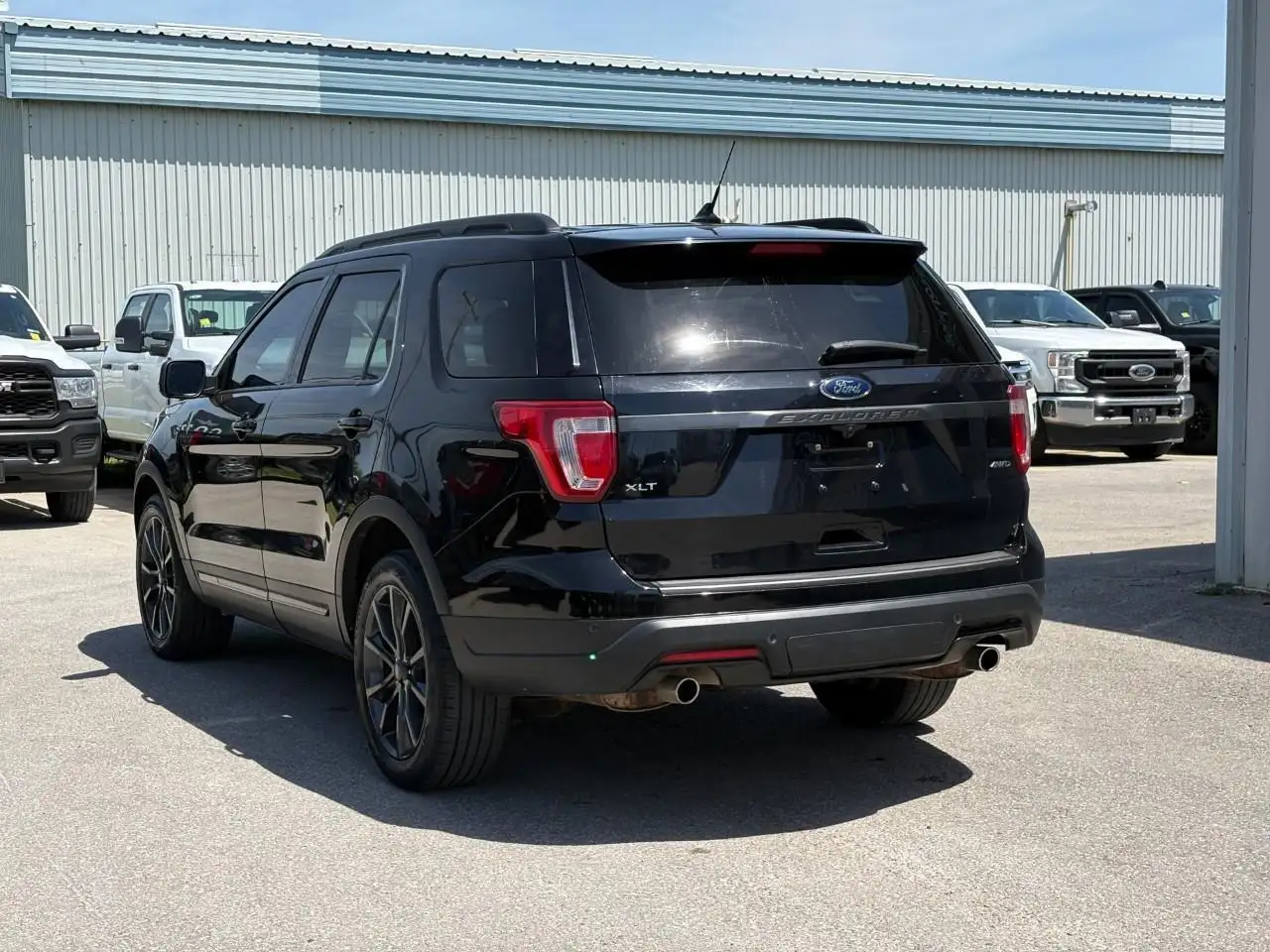 Ford Explorer снимка Ford Explorer