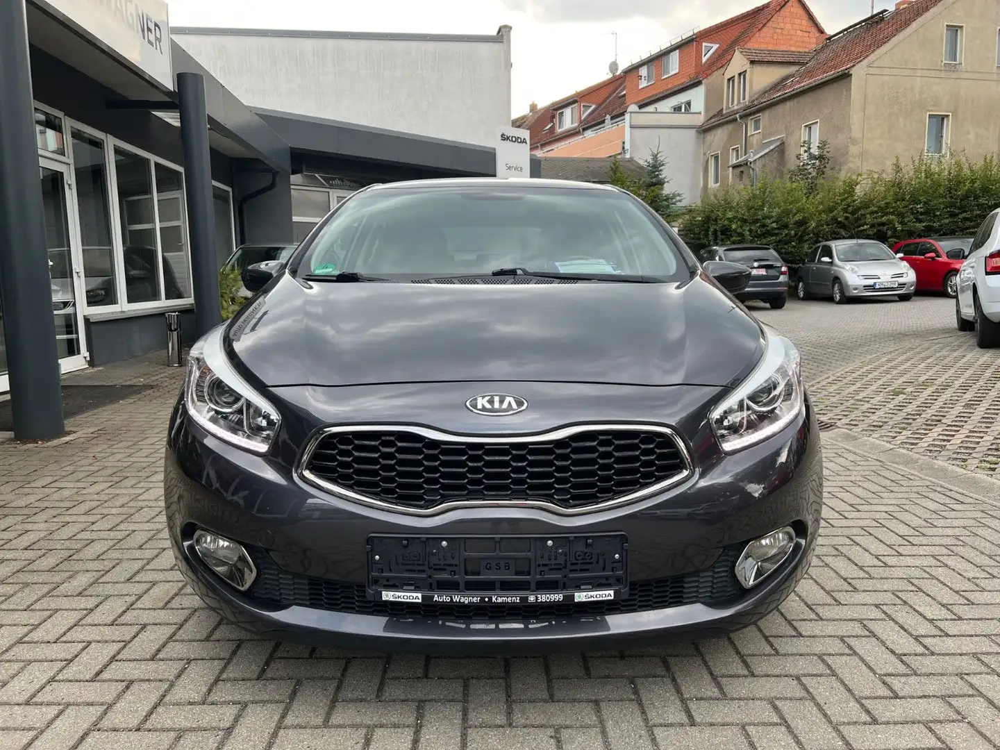 Kia Ceed / cee'd Fifa World Cup Ed *SH TEL EPH WKR beh.MFL Grau - 2