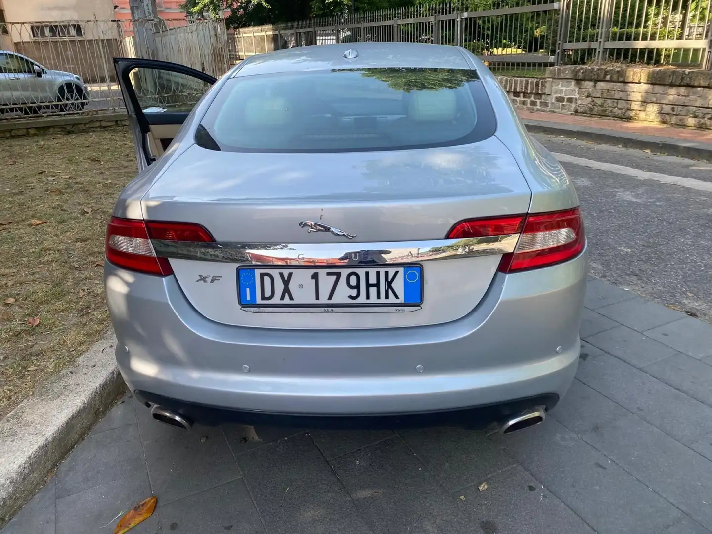 Jaguar XJ 2.7d V6 Executive full optional auto Grigio - 2