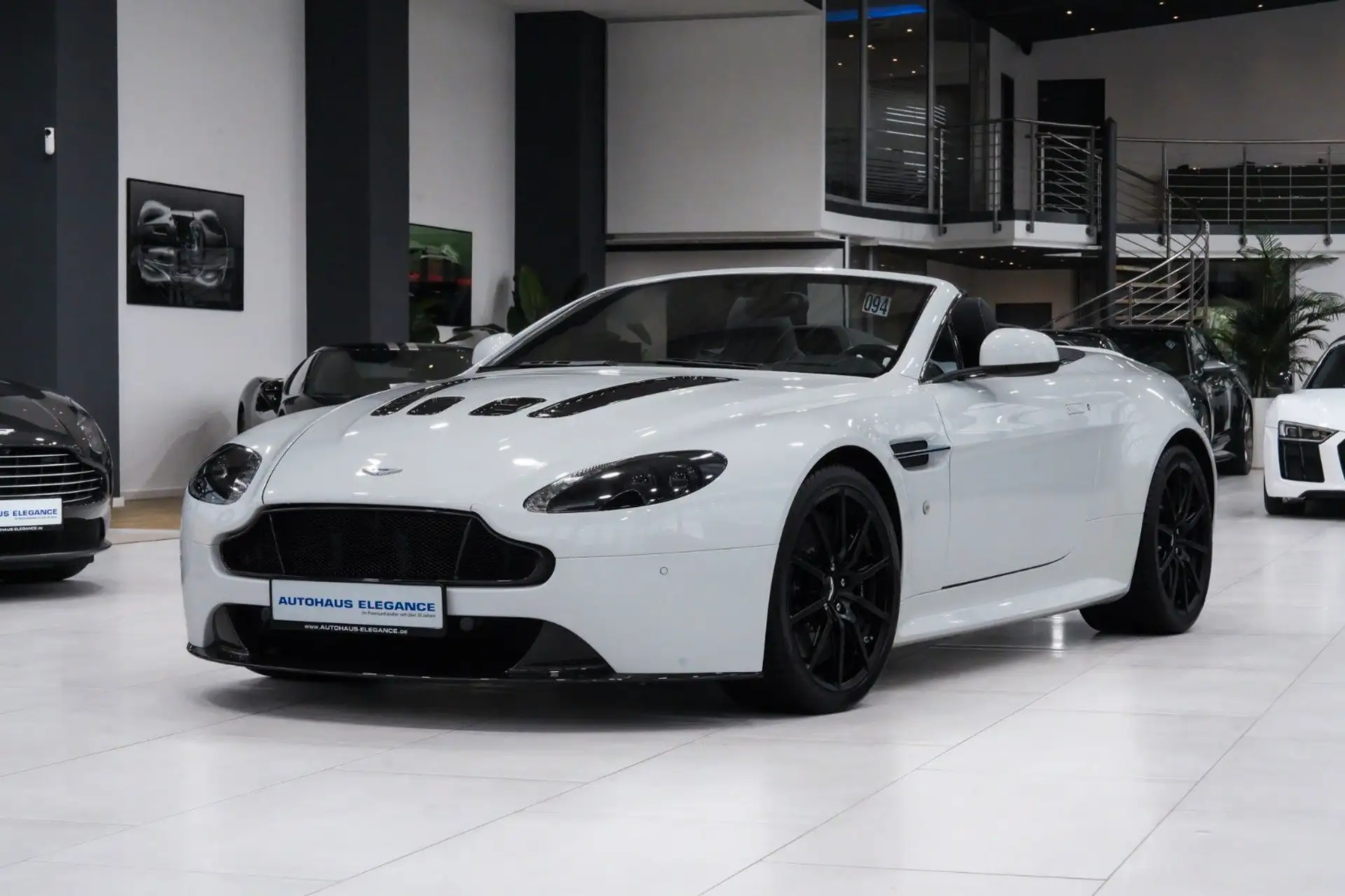애스턴마틴 밴티지 Roadster 2015 흰색 사진 1