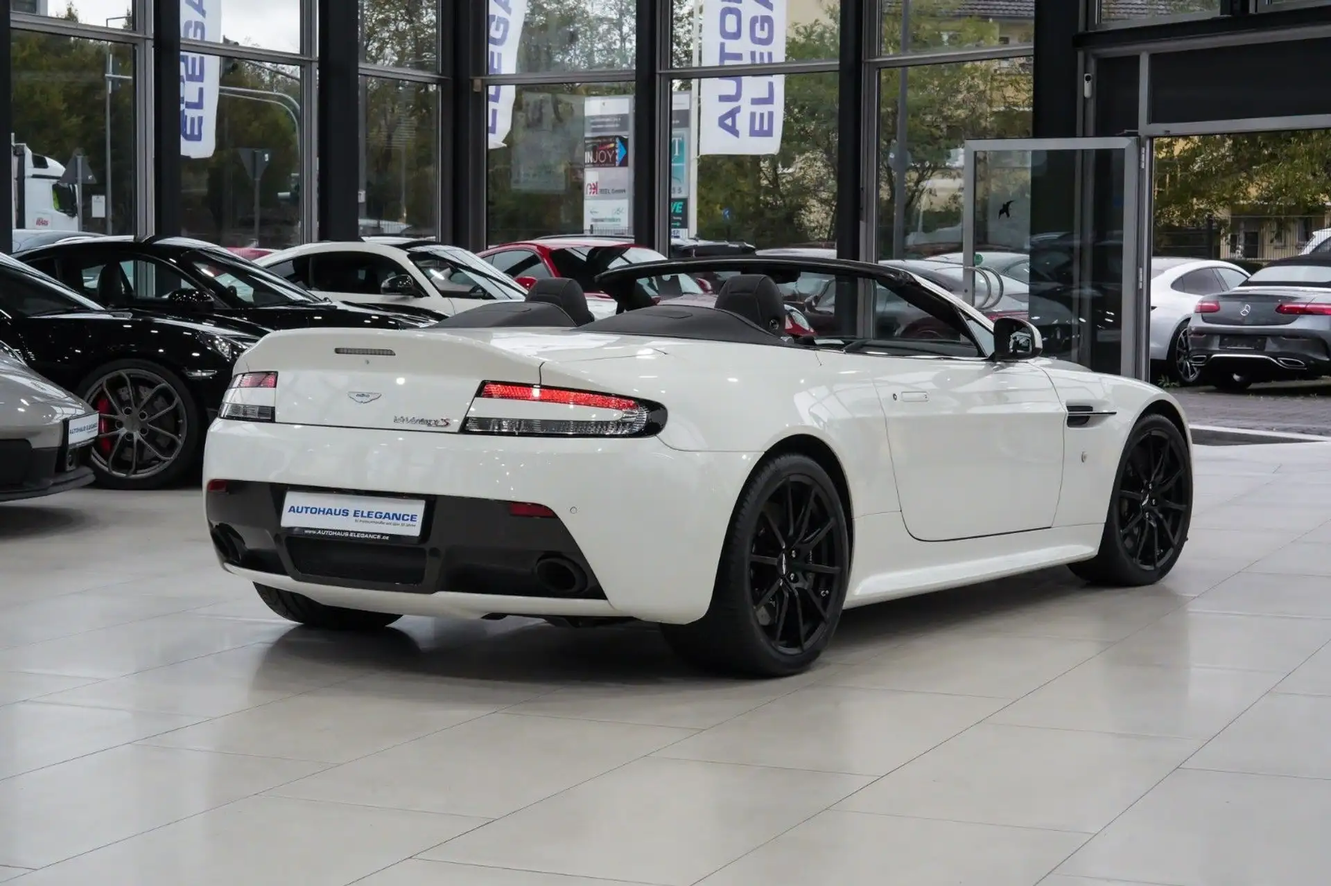 애스턴마틴 밴티지 Roadster 2015 흰색 사진 2