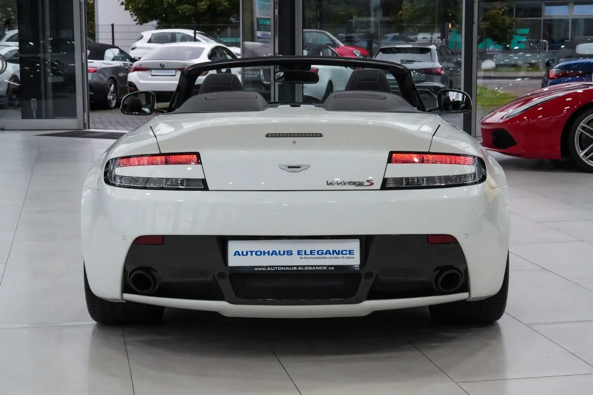애스턴마틴 밴티지 Roadster 2015 흰색 사진 5
