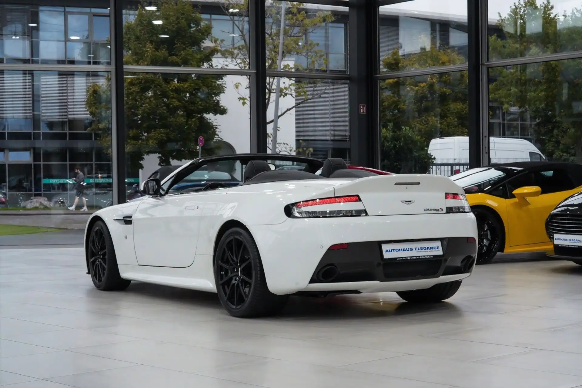 애스턴마틴 밴티지 Roadster 2015 흰색 사진 3