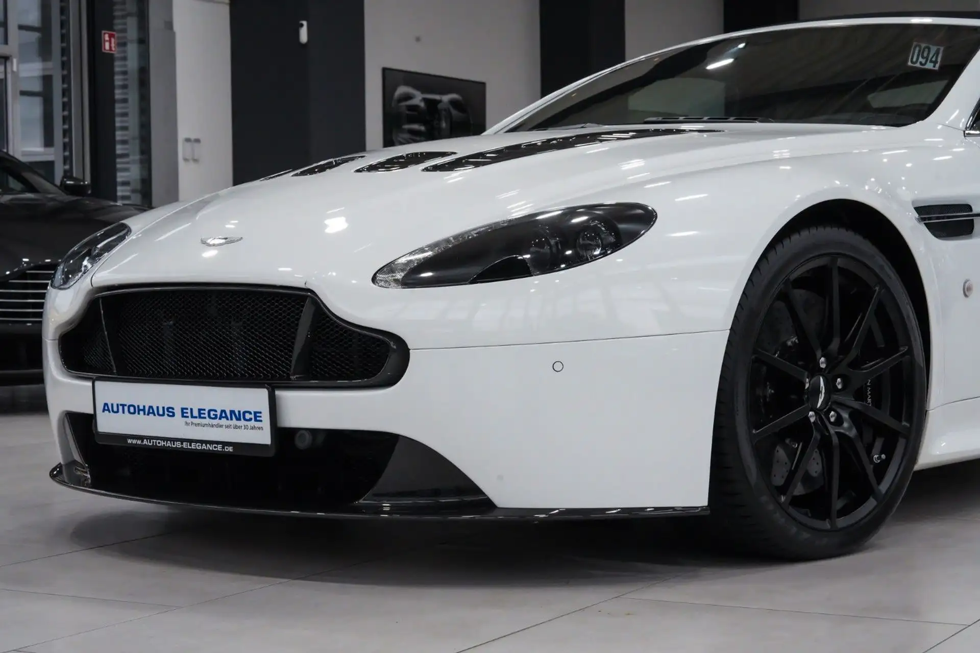 애스턴마틴 밴티지 Roadster 2015 흰색 사진 7