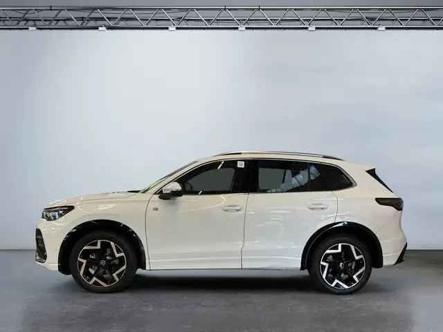 Volkswagen Tiguan view 3