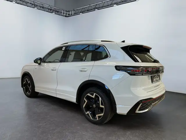 Volkswagen Tiguan view 4