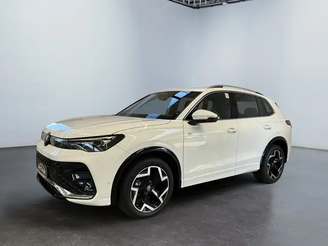 Volkswagen Tiguan view 2