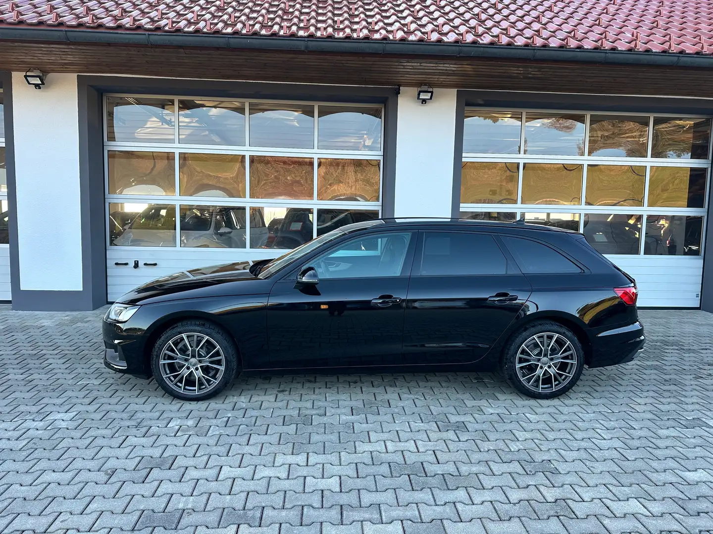 Audi A4 Avant 35 TDI S-tronic *NAVI*PDC*SITZHZ*LED*DAB* Schwarz - 2