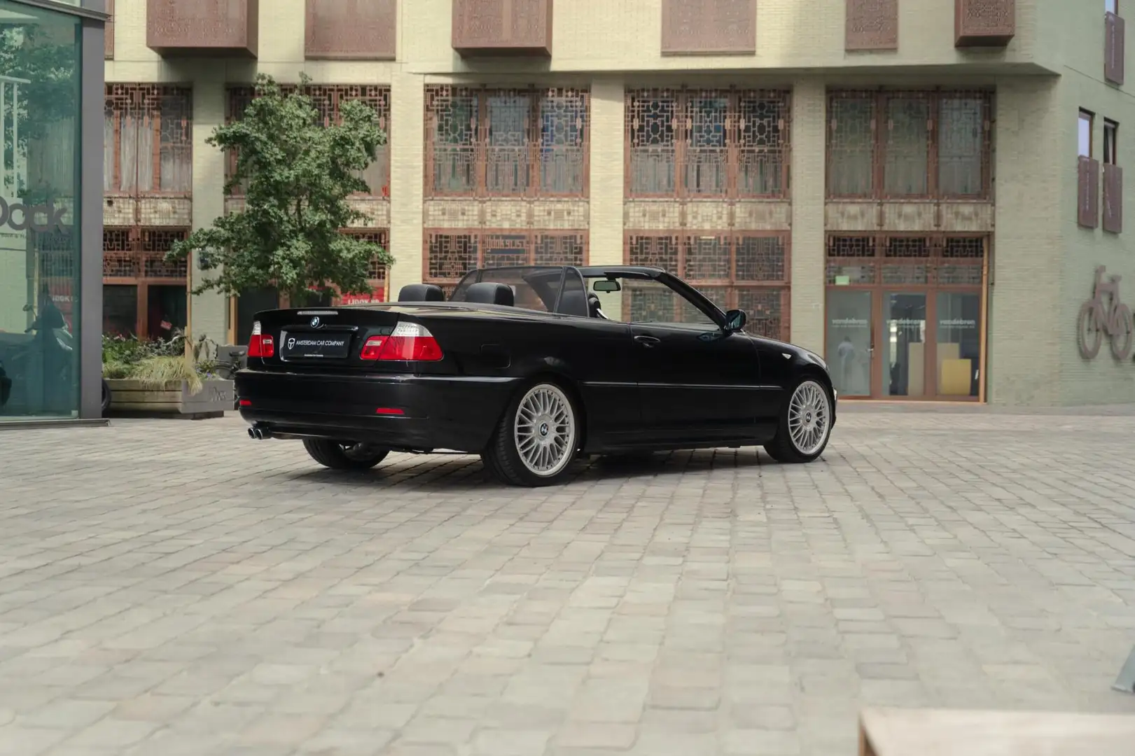 BMW 330 3-serie Cabrio 330Ci Executive Zwart - 2