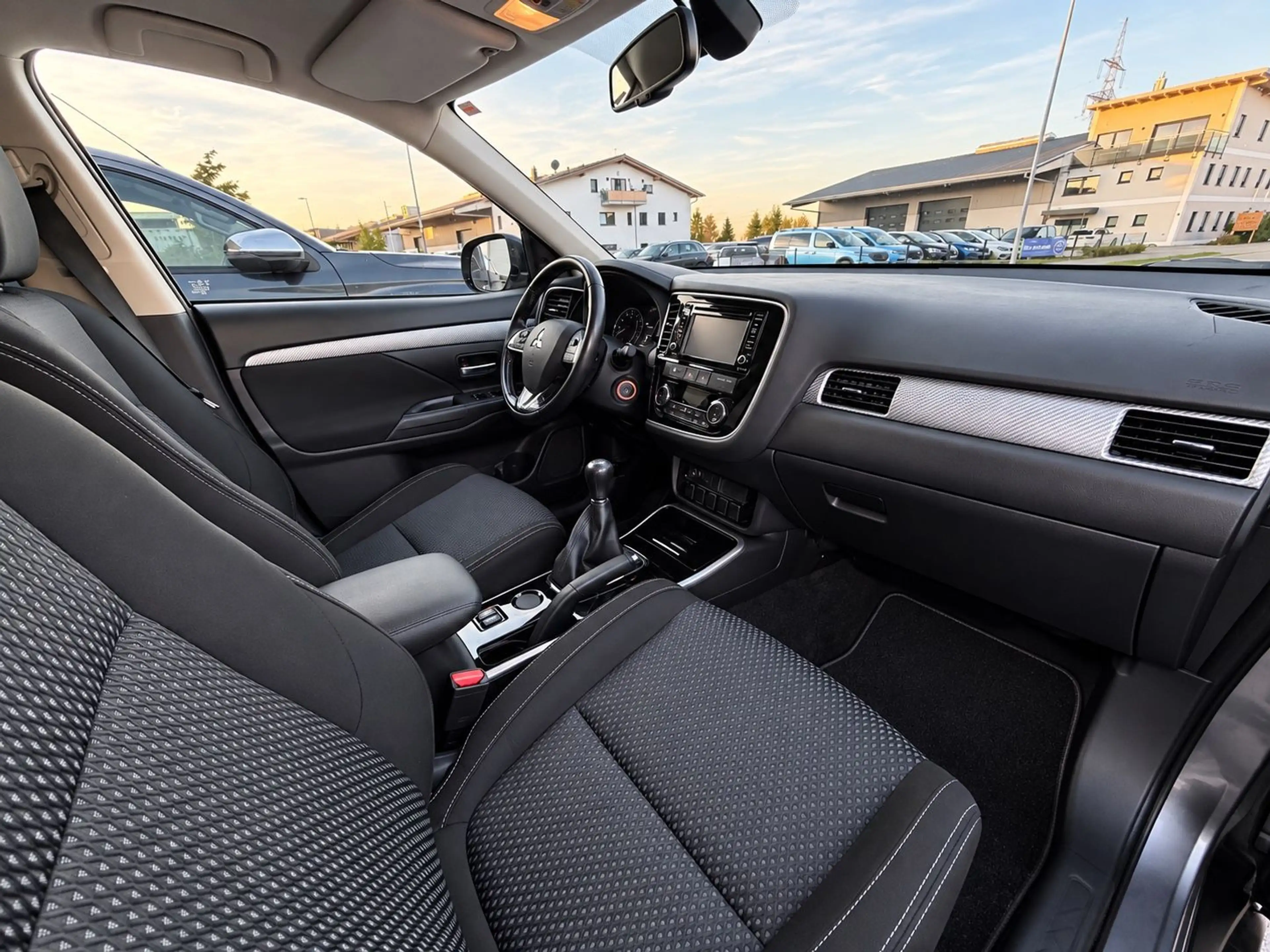 Mitsubishi Outlander Diamant Edition Navi 19 Zoll Klima — photo 10