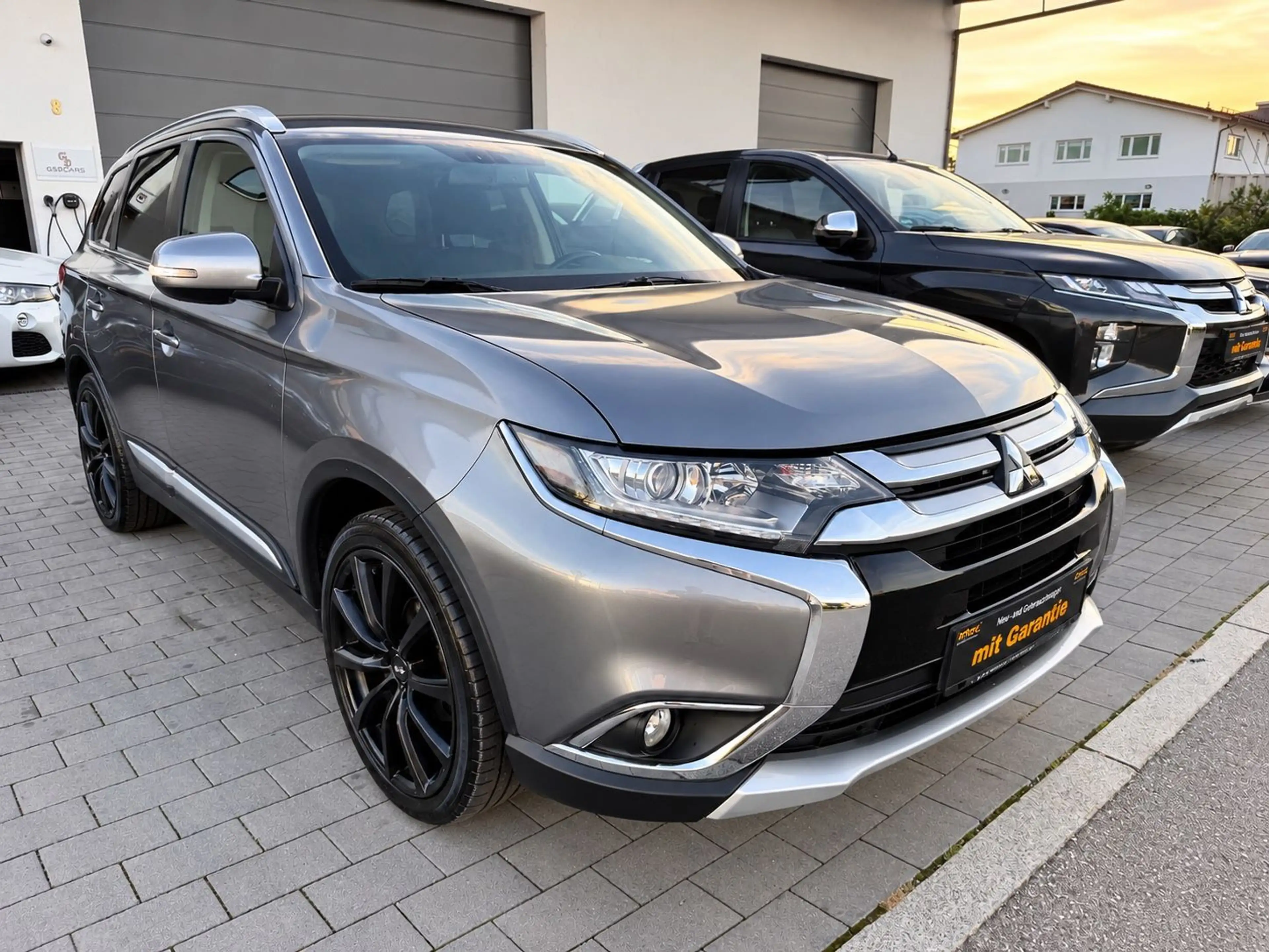 Mitsubishi Outlander Diamant Edition Navi 19 Zoll Klima — photo 5