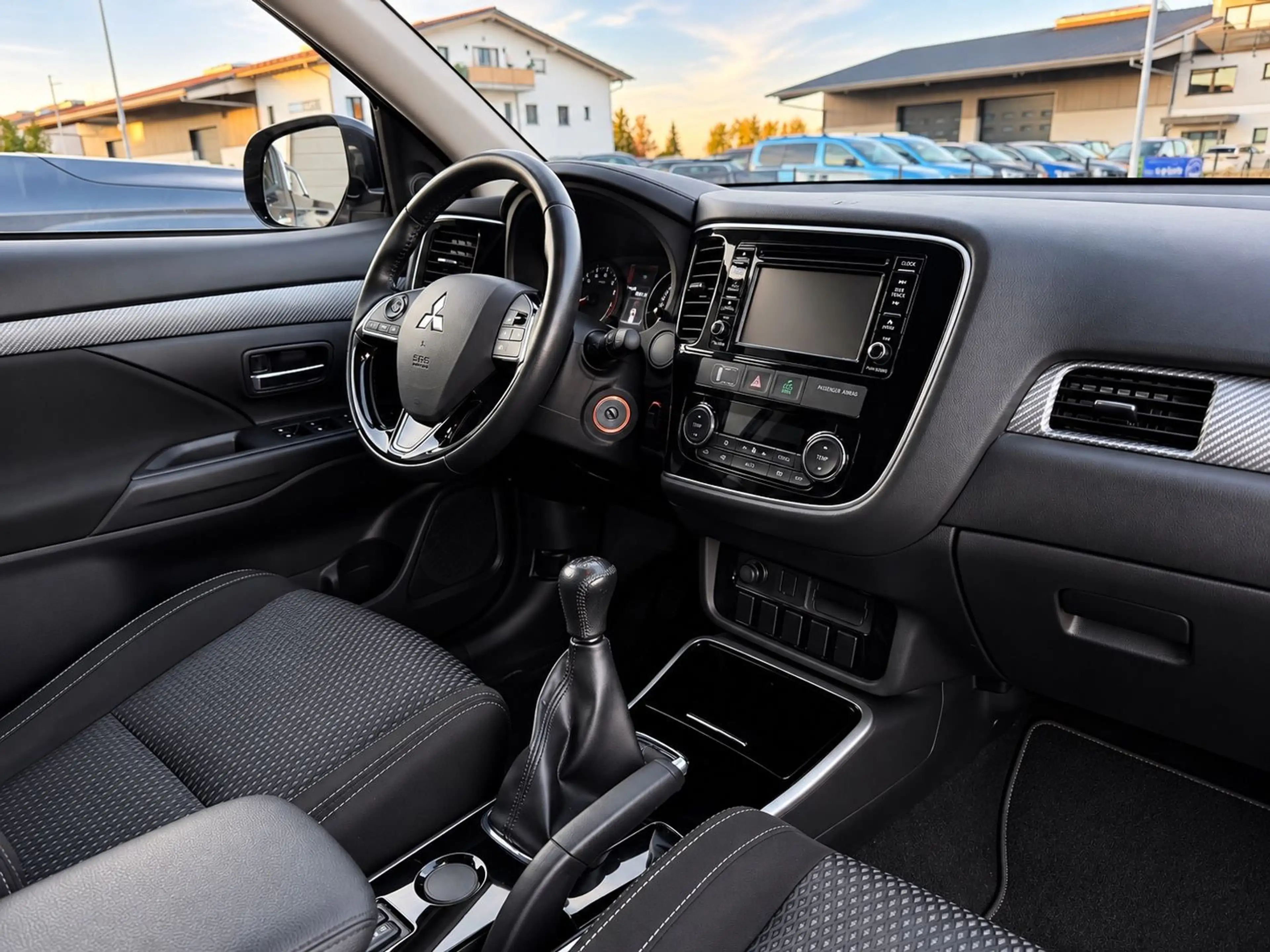 Mitsubishi Outlander Diamant Edition Navi 19 Zoll Klima — photo 12
