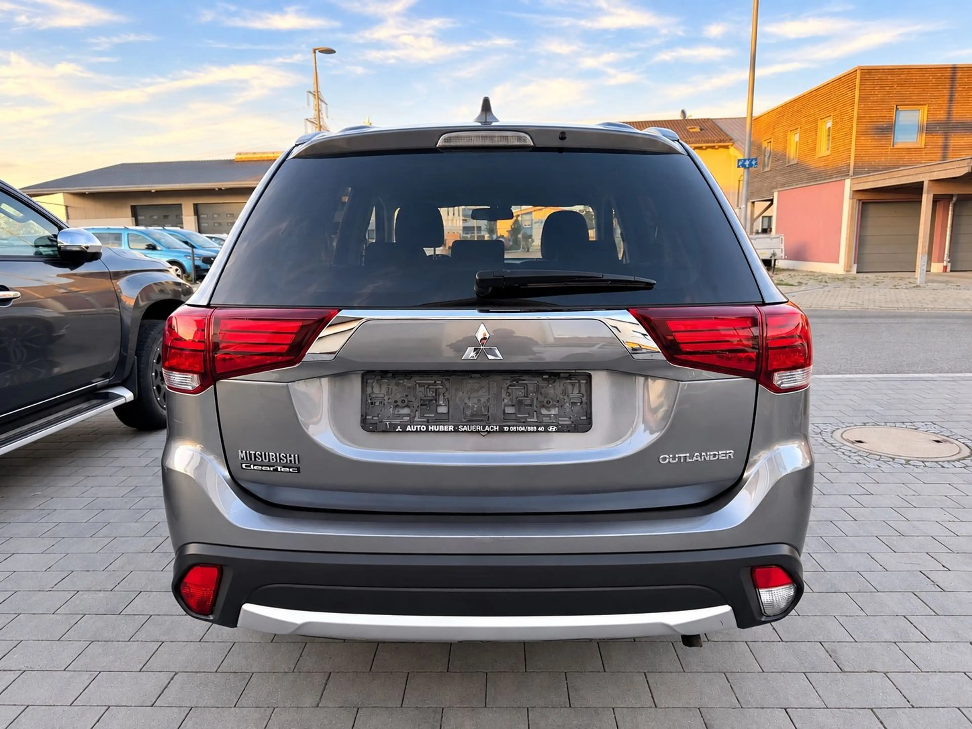 Mitsubishi Outlander Diamant Edition Navi 19 Zoll Klima — photo 7