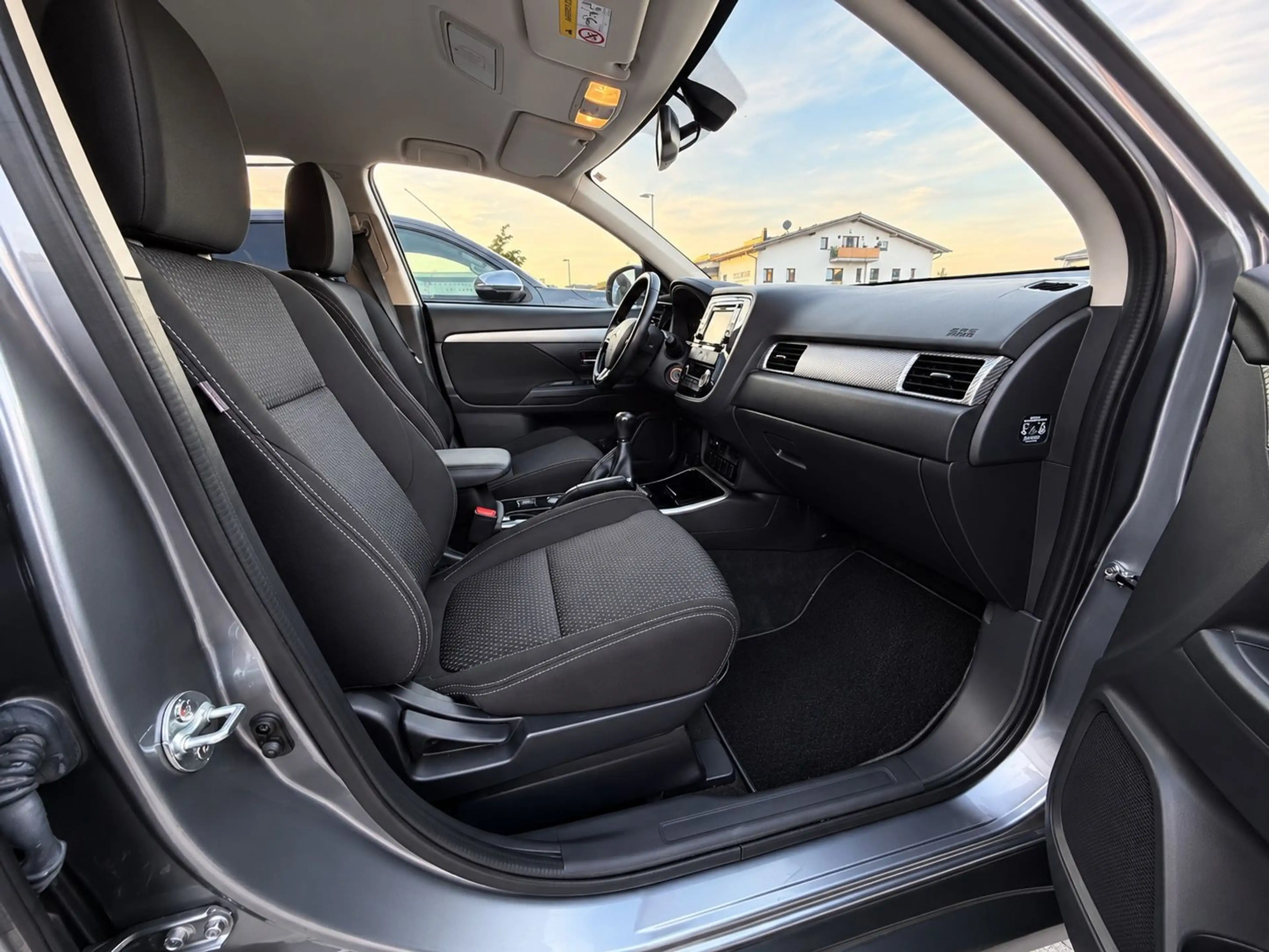 Mitsubishi Outlander Diamant Edition Navi 19 Zoll Klima — photo 11