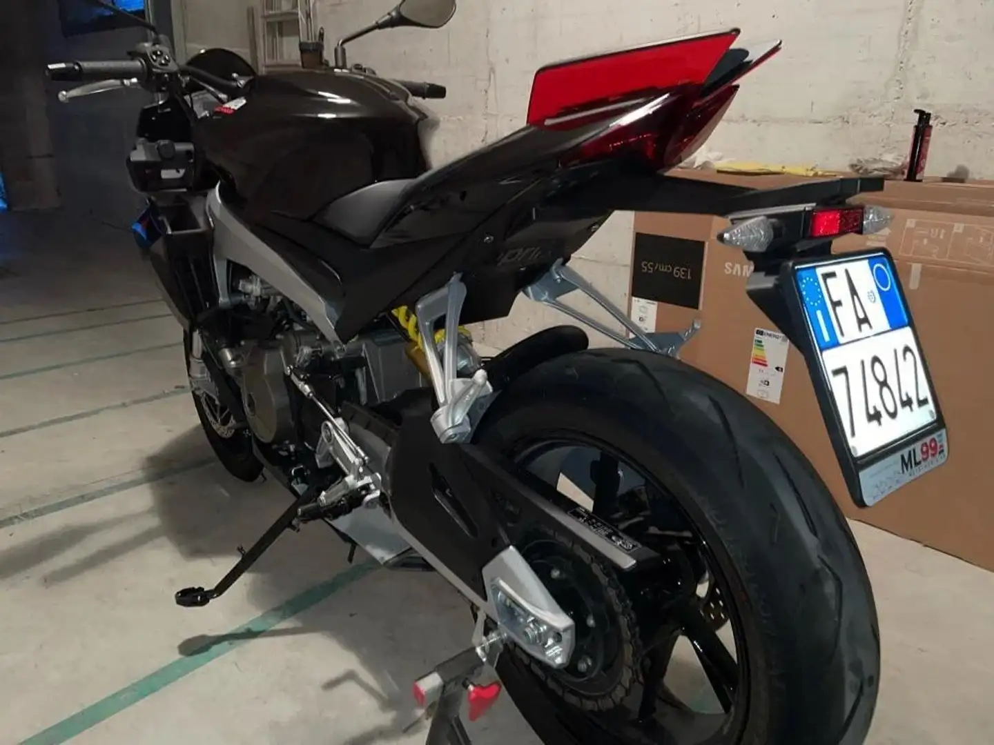 Aprilia Tuono 660 Factory Nero - 2