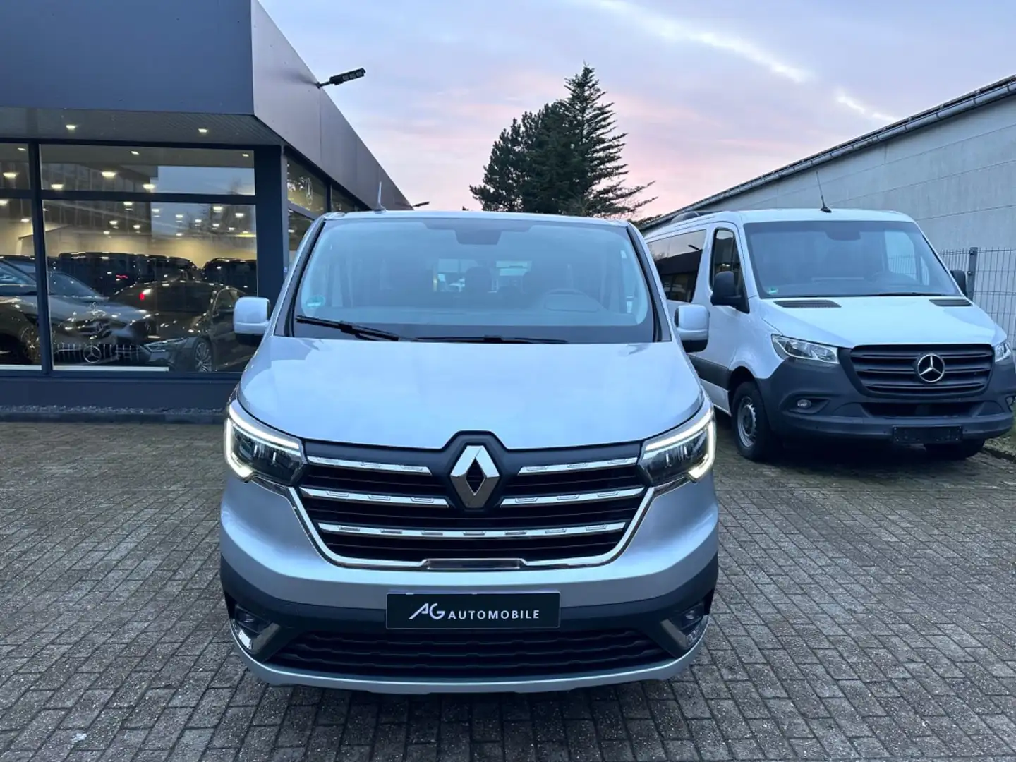 Renault Trafic *L2H1 3,0t Life*LED*9-Stzer*Automatik Silber - 2