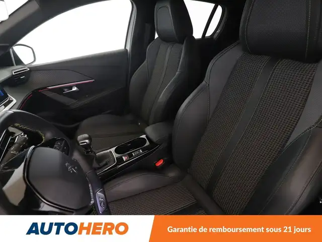 Peugeot 208 view 10