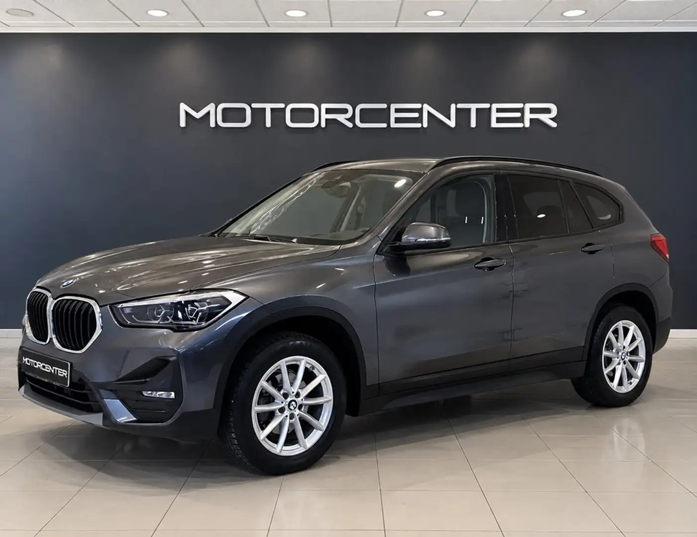 BMW X1 sDrive 16dA Business Gris - 2