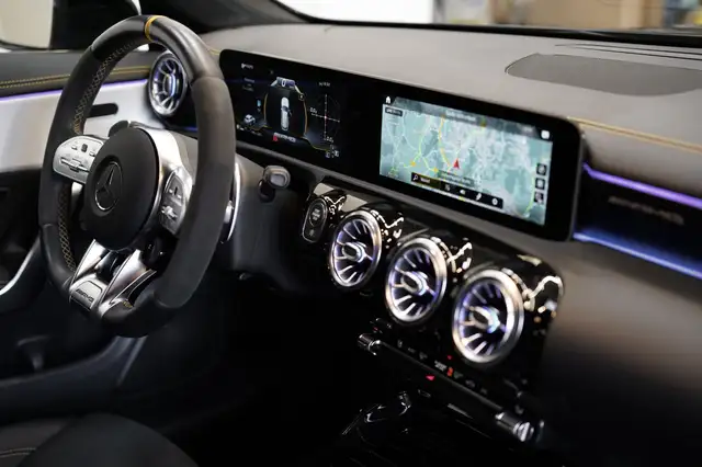 Mercedes-Benz Cla view 13