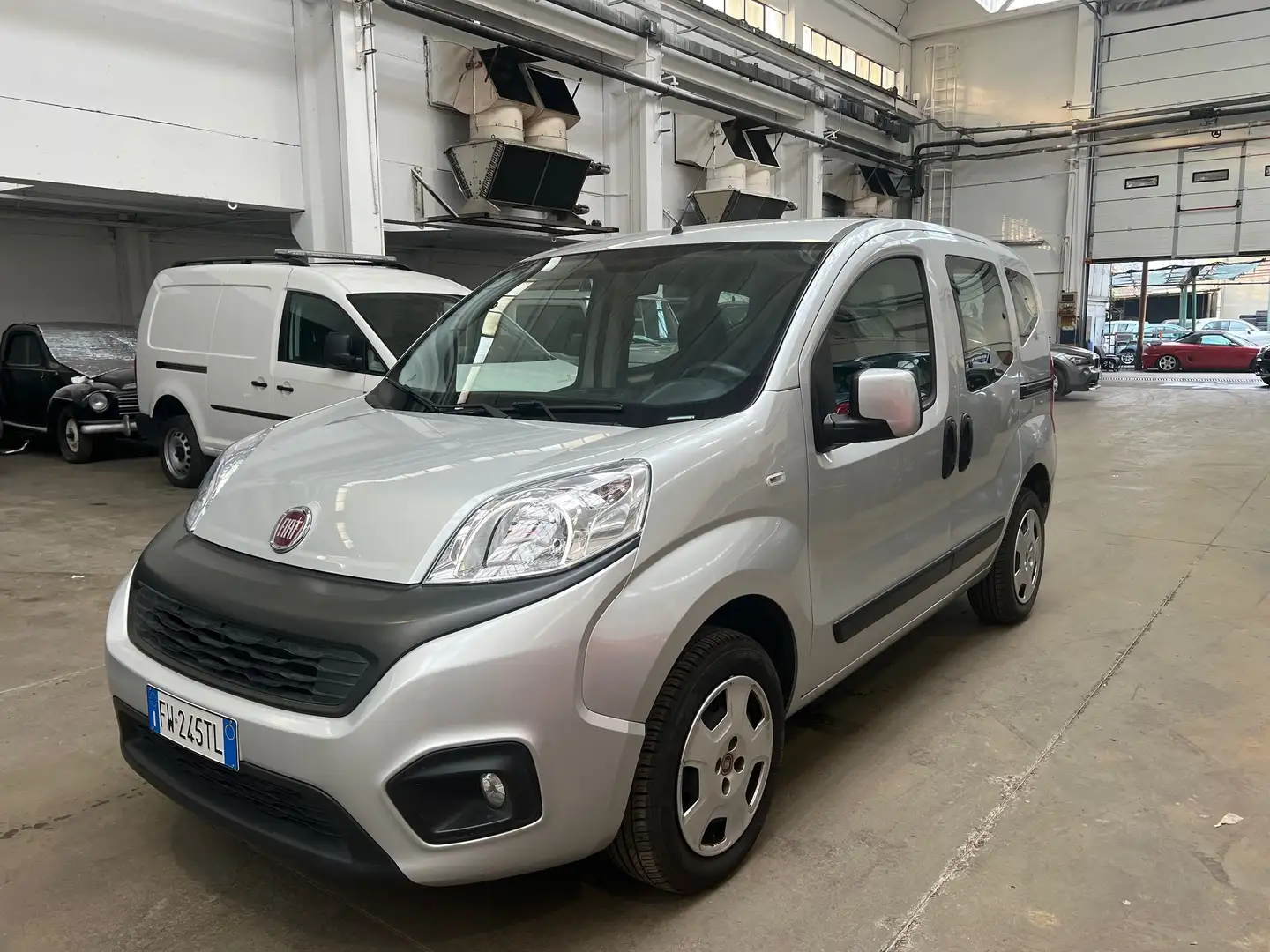 Fiat Qubo Qubo 2017 1.4 8v Lounge 77cv UNICO PROPRIETARIO Silber - 2
