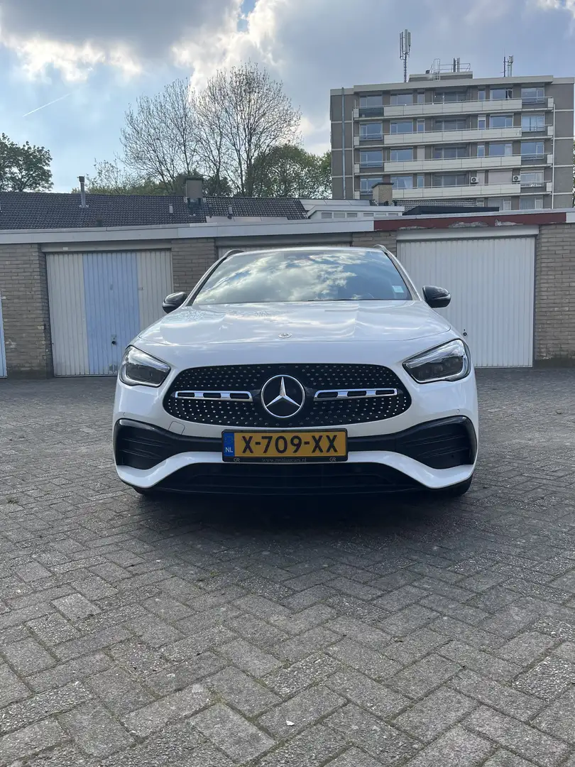 Mercedes-Benz GLA 200 7G-DCT AMG Line - 1