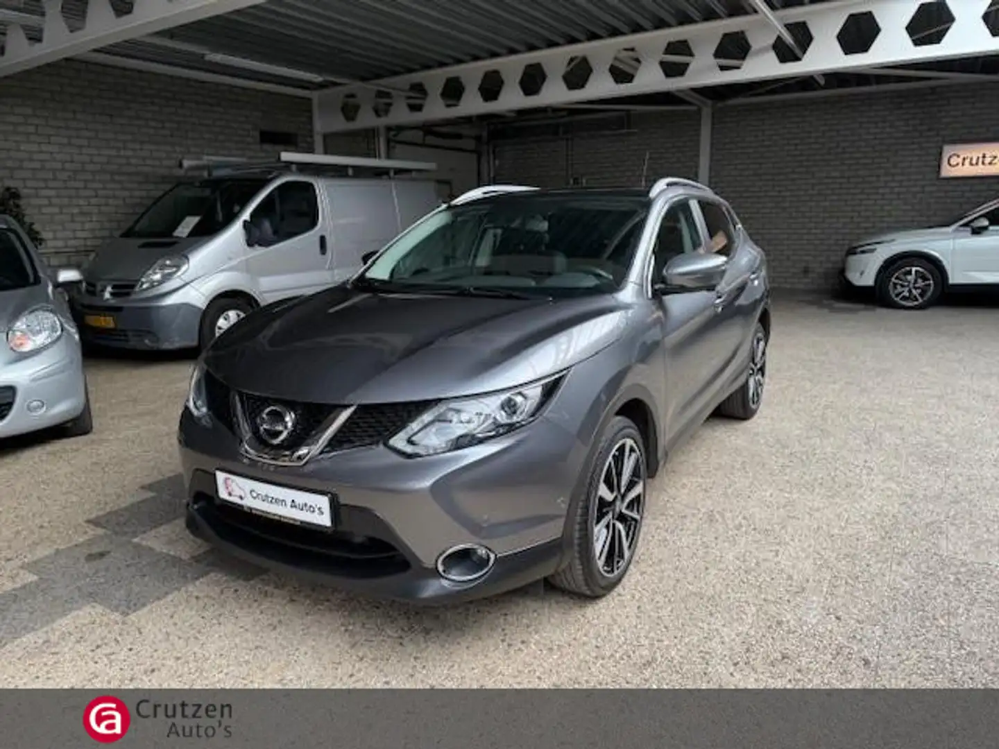 Nissan Qashqai 1.2 Connect Edition Automaat Gris - 1