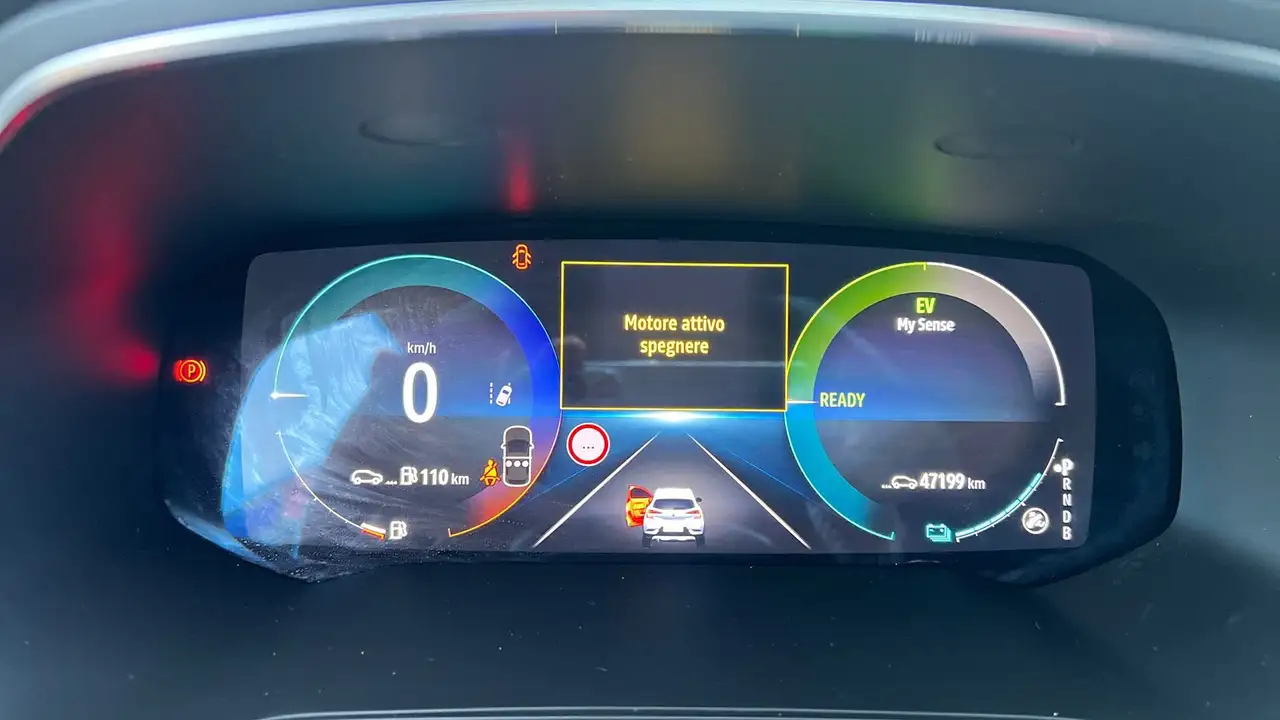 Renault Captur 1.6 E-TECH HYBRID TECHNO FAST TRACK 145CV A 6