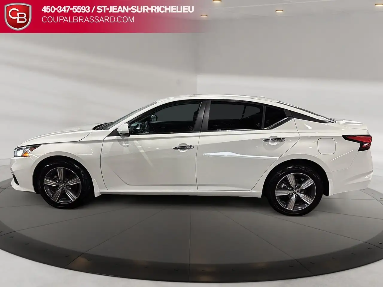 Nissan Altima снимка Nissan Altima
