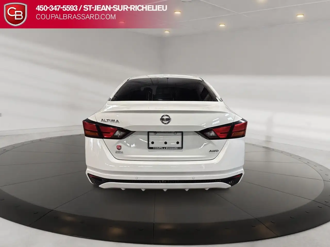 Nissan Altima снимка Nissan Altima