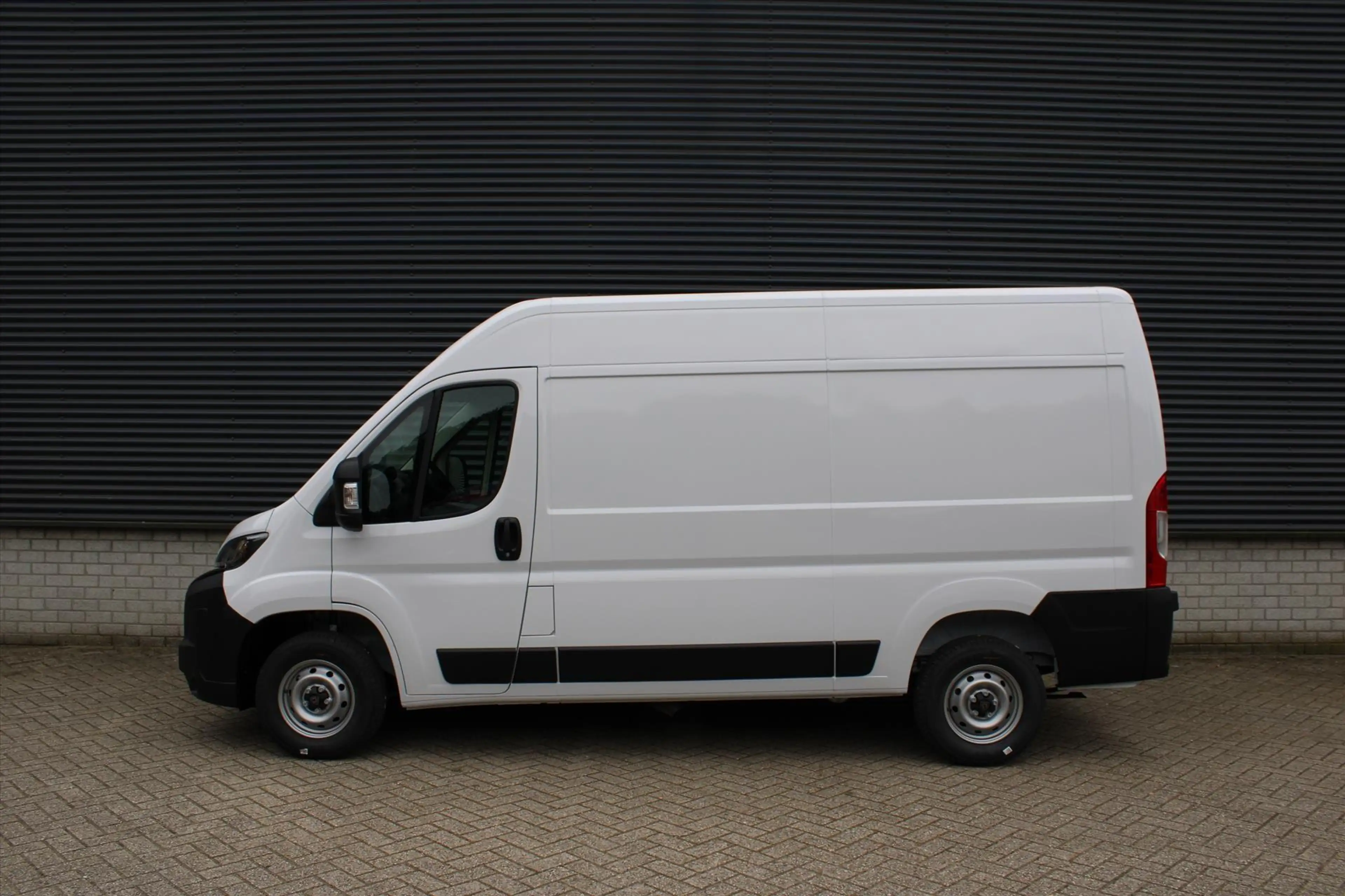 Peugeot Boxer 2.2 HDi 140PK L2H2 3,5T NIEUW | Trekhaak 3.000KG T — photo 3