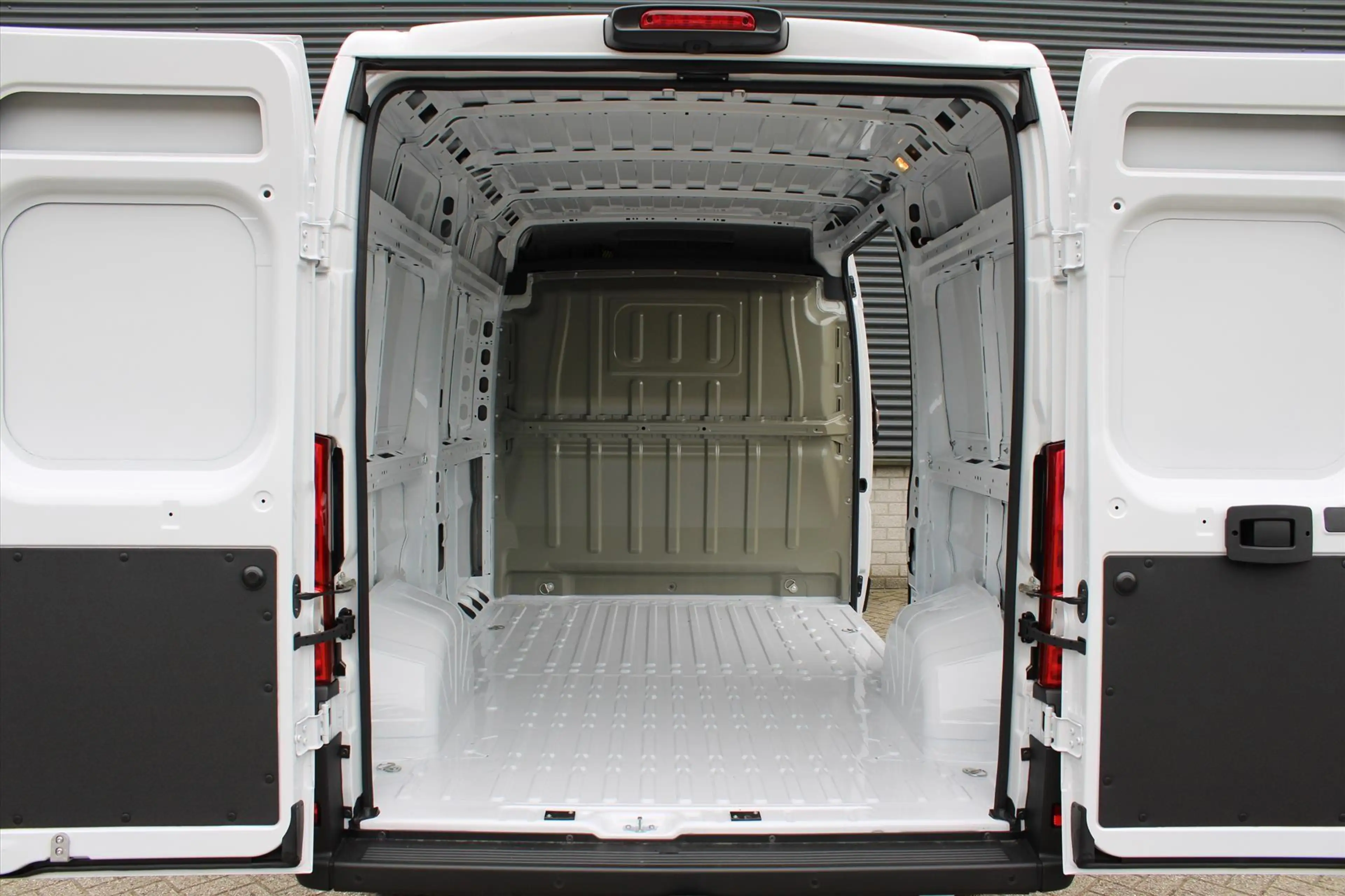 Peugeot Boxer 2.2 HDi 140PK L2H2 3,5T NIEUW | Trekhaak 3.000KG T — photo 6