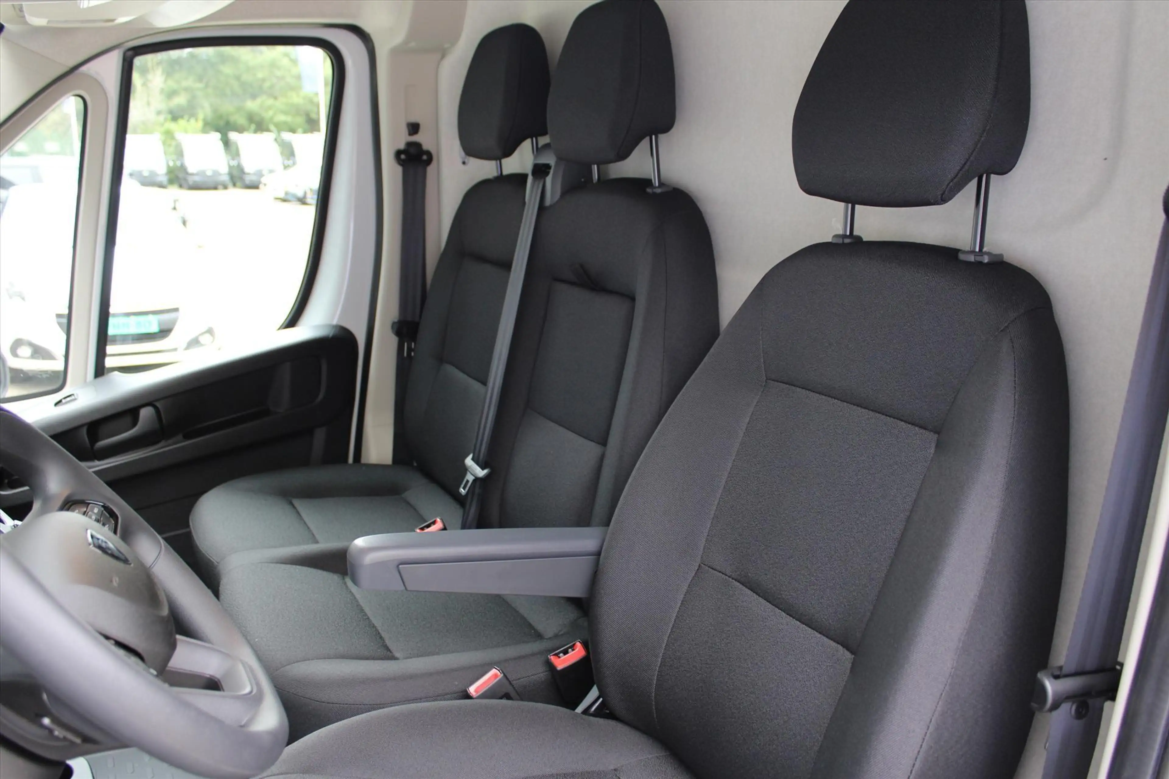 Peugeot Boxer 2.2 HDi 140PK L2H2 3,5T NIEUW | Trekhaak 3.000KG T — photo 8