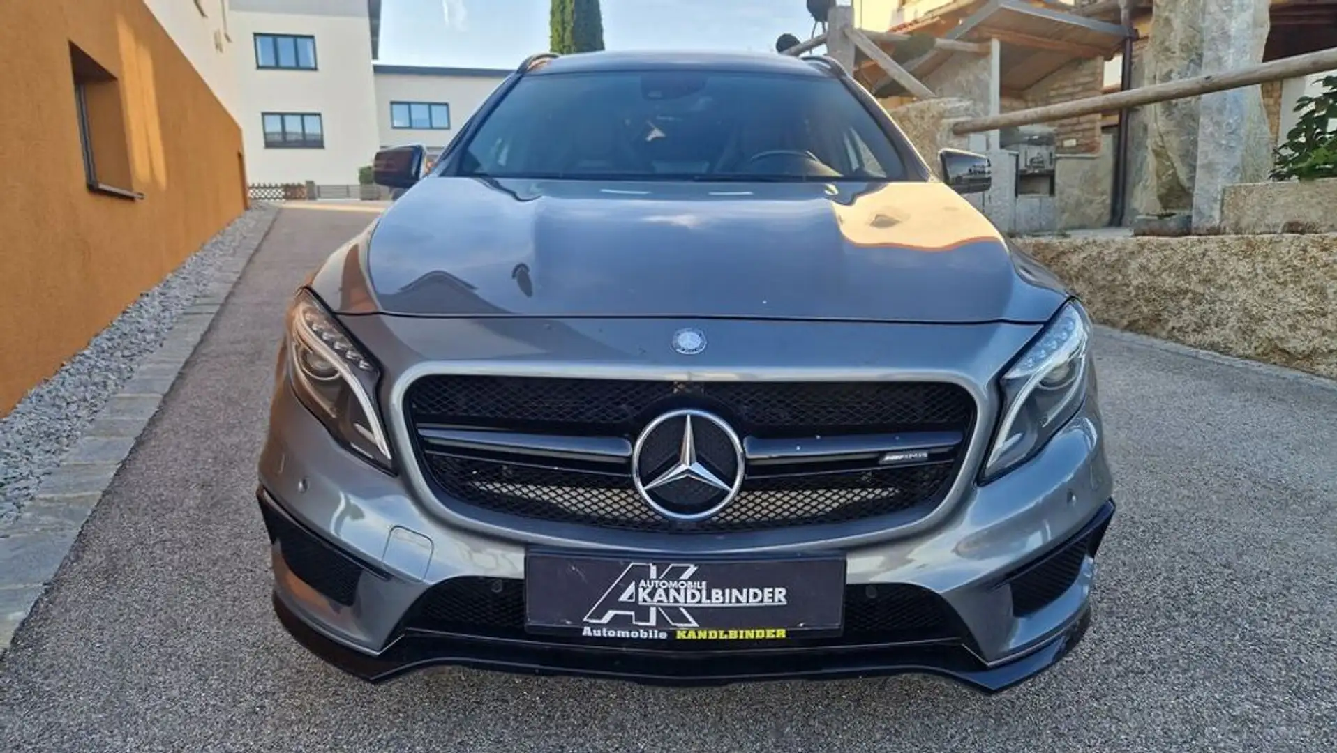 Mercedes-Benz GLA 45 AMG 4Matic Performance Grau - 2