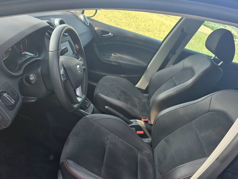 SEAT Ibiza FR Panorama SHZ Navi Alufelgen Bi-Xenon Leder-Alcantara — photo 13