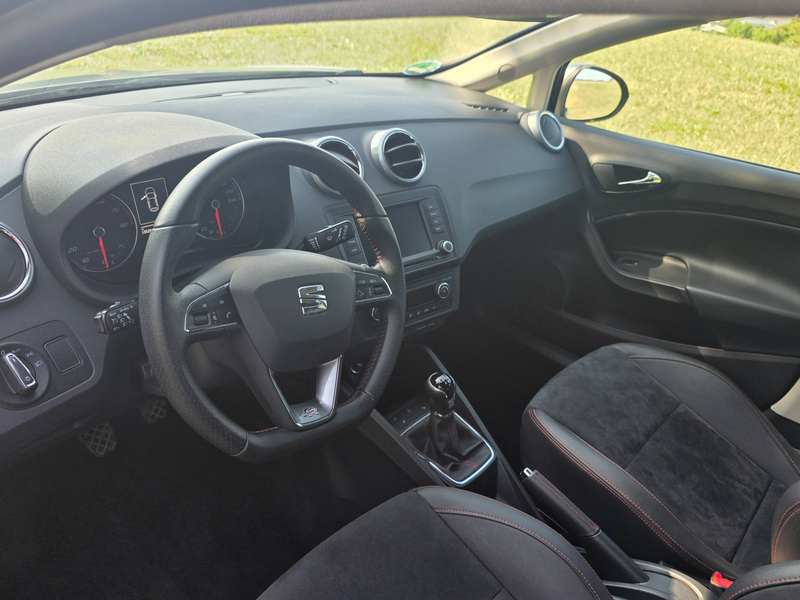 SEAT Ibiza FR Panorama SHZ Navi Alufelgen Bi-Xenon Leder-Alcantara — photo 14