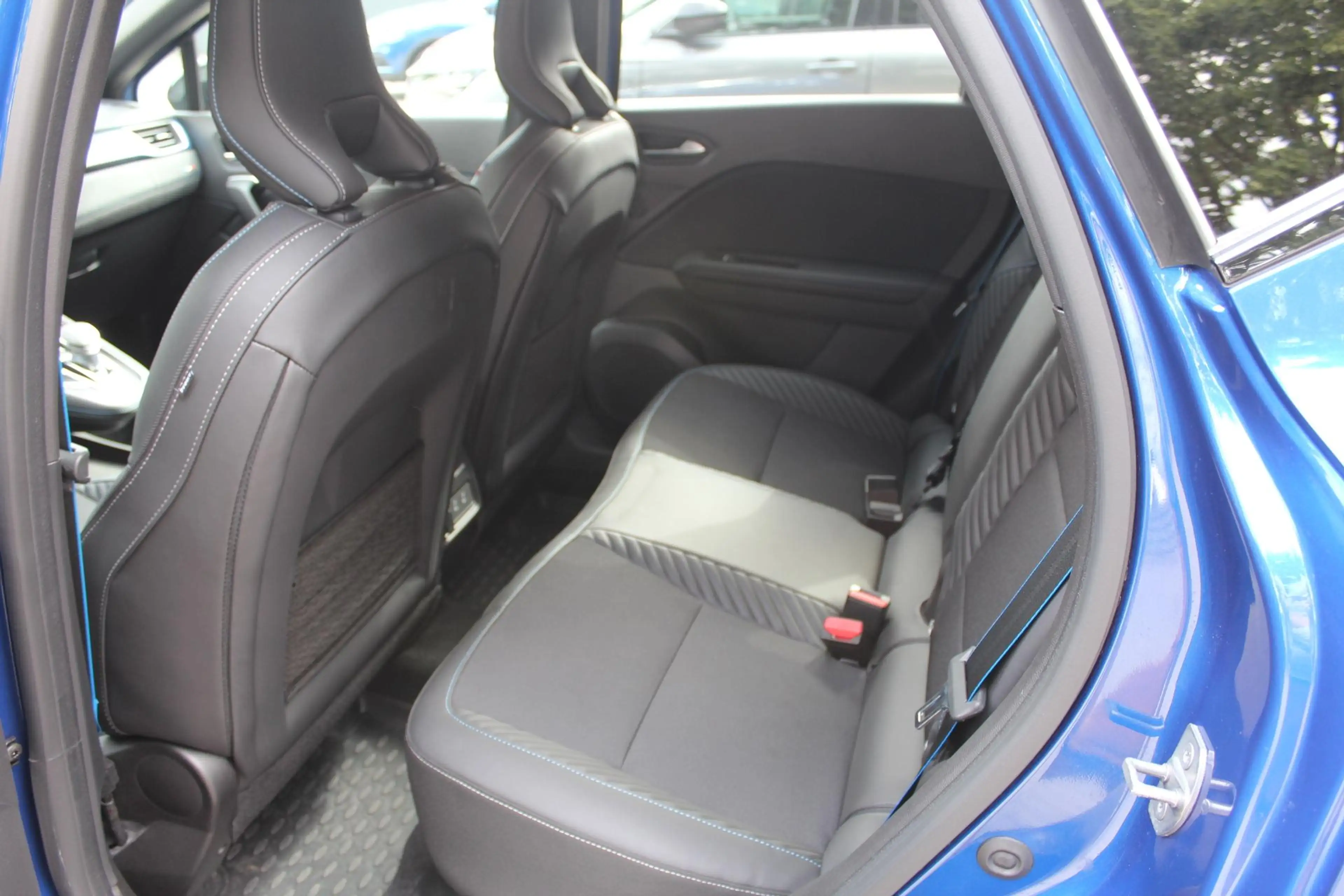Renault Captur 1.6 E-Tech full hybrid 145 esprit Alpine — photo 11