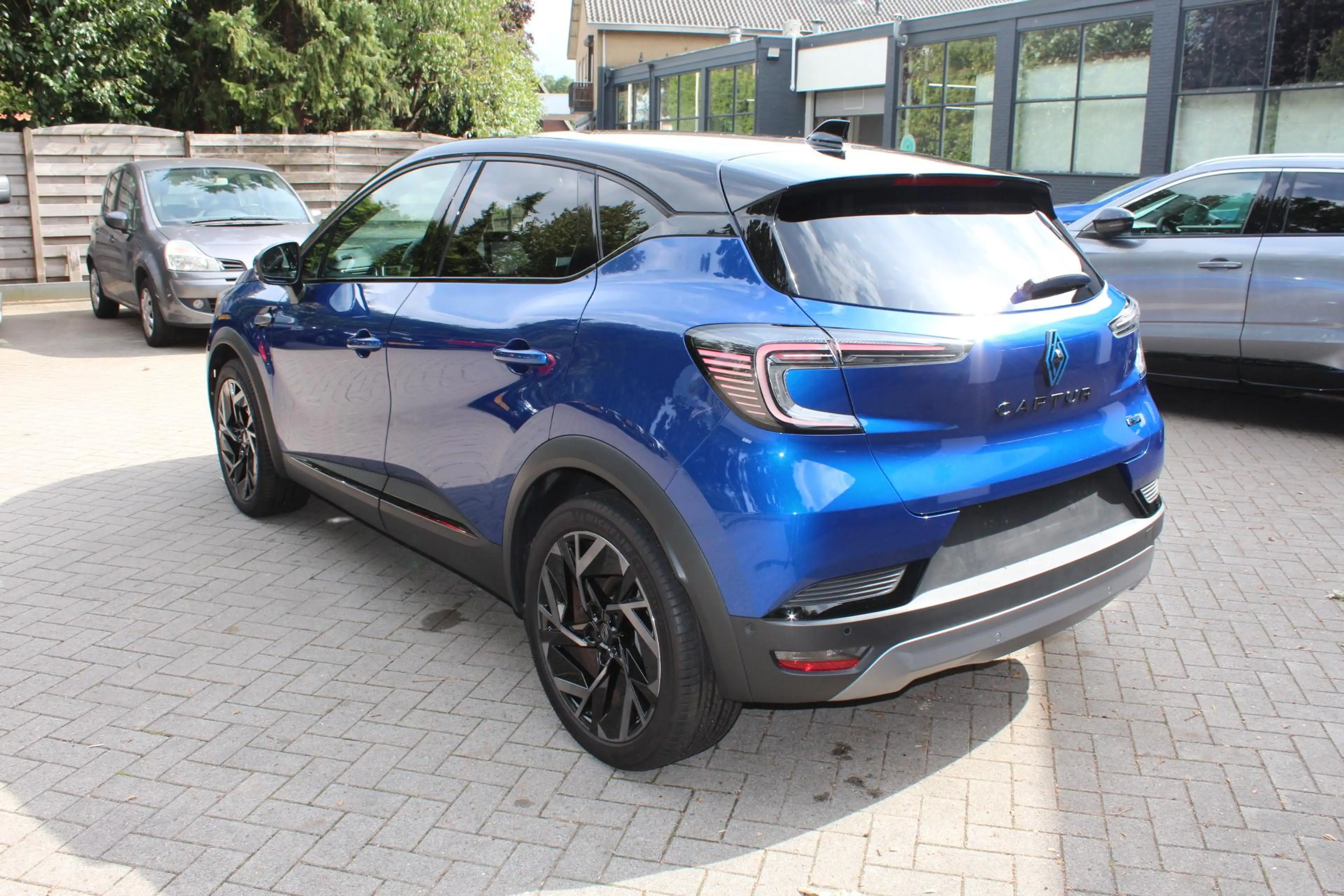 Renault Captur 1.6 E-Tech full hybrid 145 esprit Alpine — photo 3