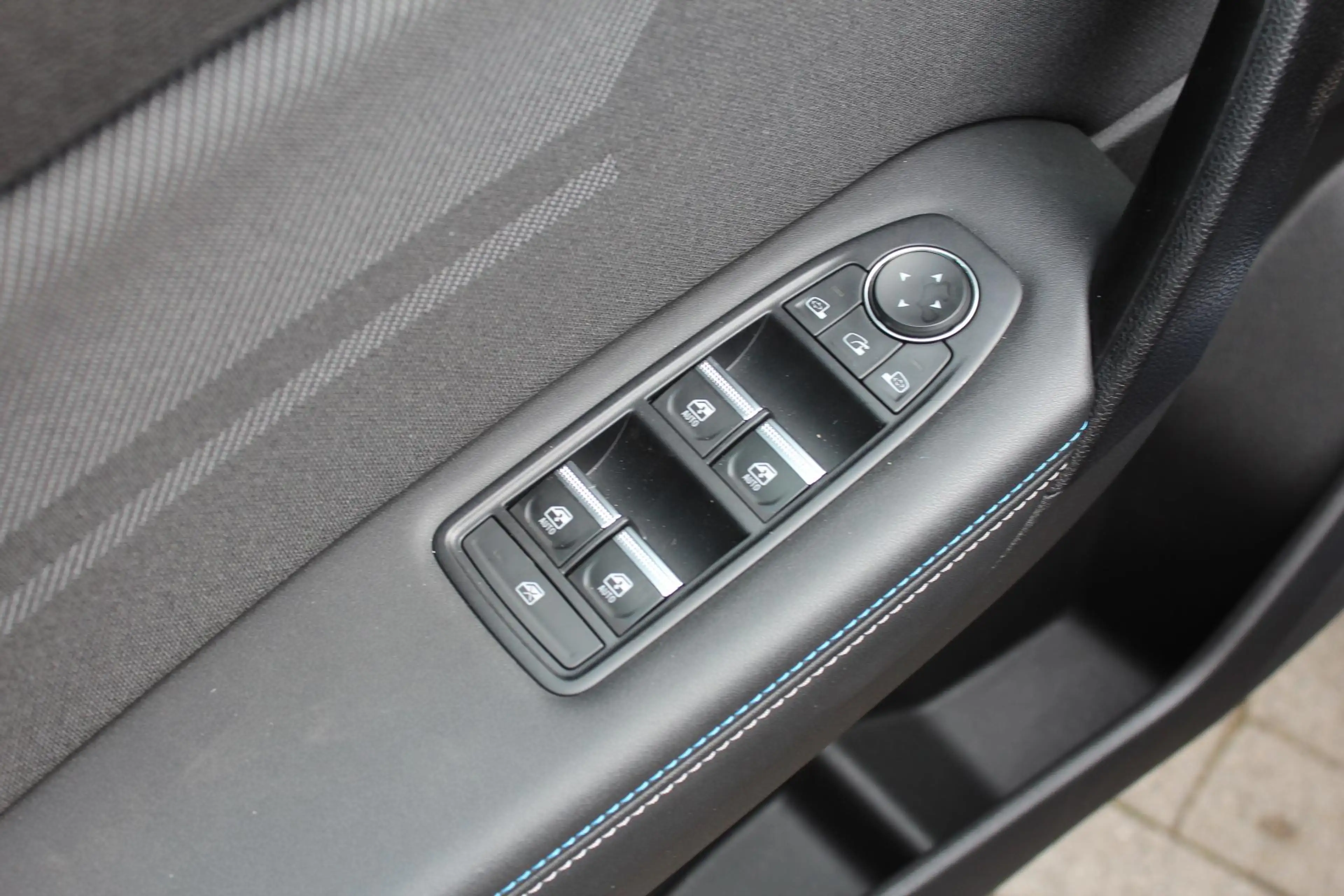 Renault Captur 1.6 E-Tech full hybrid 145 esprit Alpine — photo 7