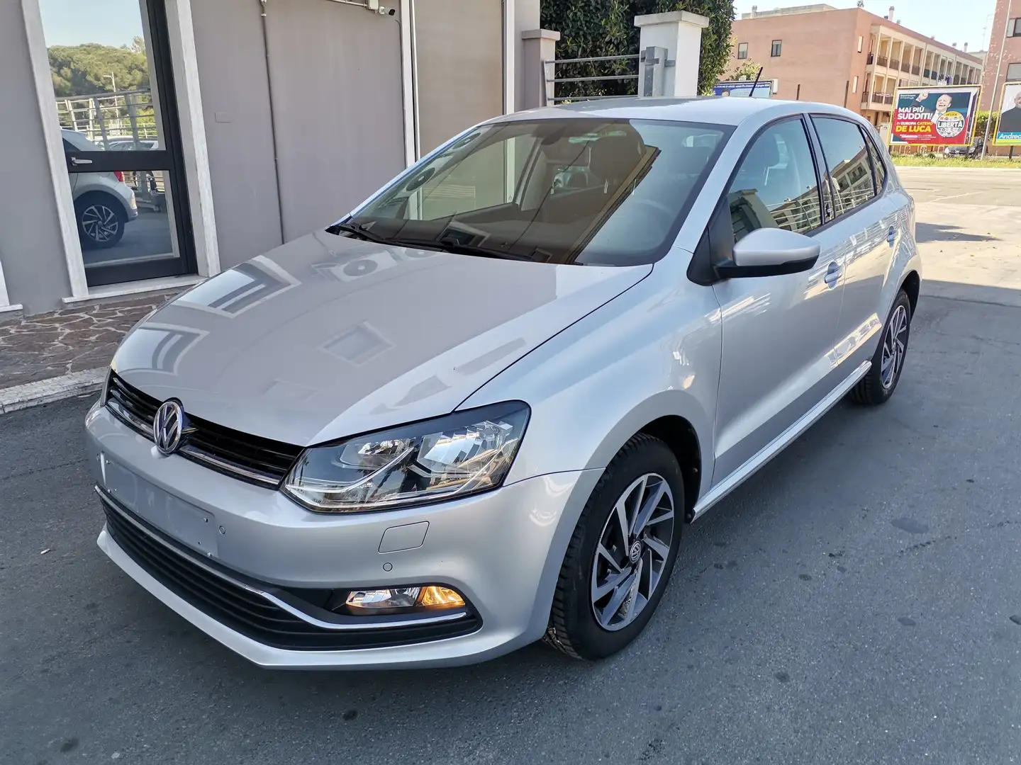 Volkswagen Polo 5p 1.0 mpi Comfortline 75cv Argento - 1