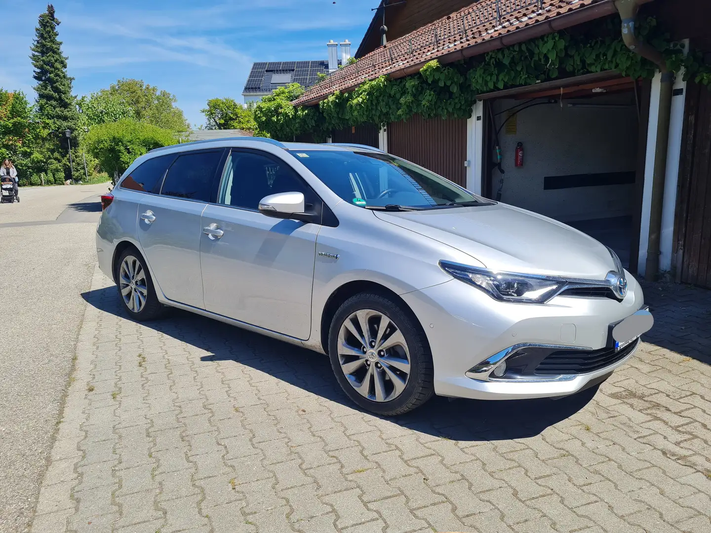 Toyota Auris Auris 1.8 VVT-i Hybrid Automatik Touring Sports Ex Silber - 1
