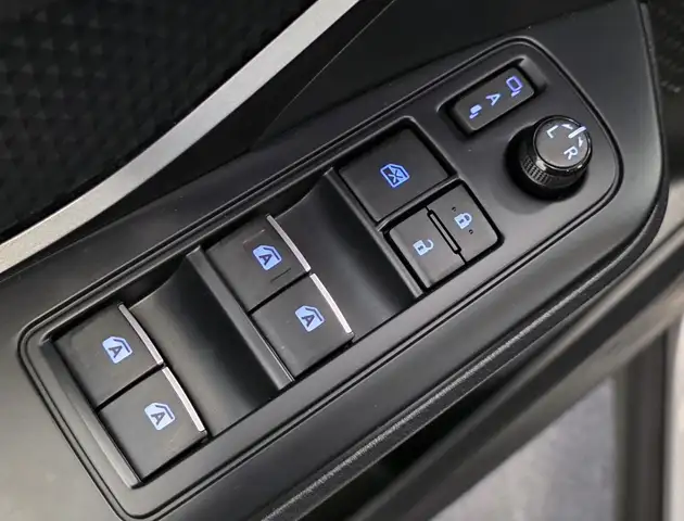 Toyota C-HR view 14