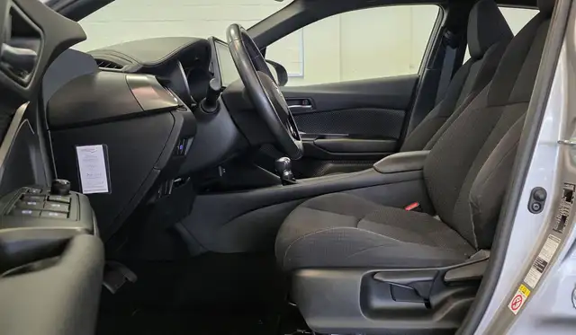 Toyota C-HR view 10