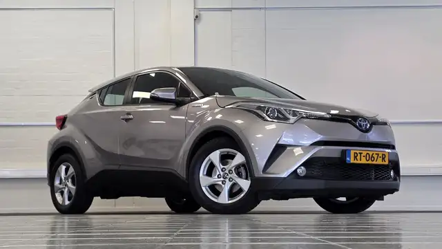 Toyota C-HR view 2