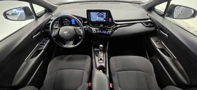 Toyota C-HR view 8