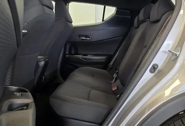 Toyota C-HR view 11