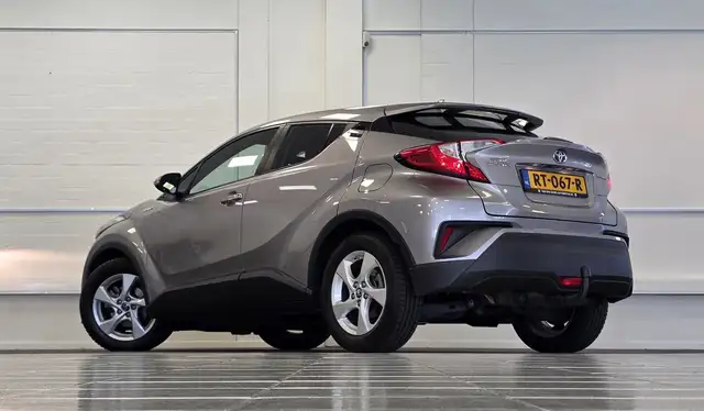 Toyota C-HR view 5