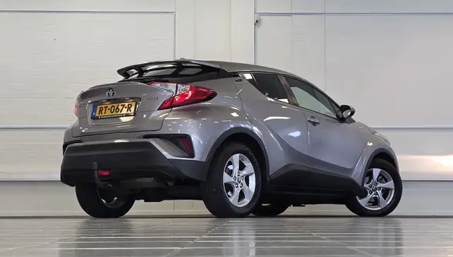 Toyota C-HR view 6